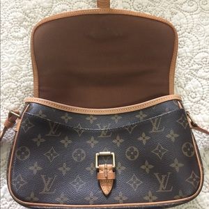 Louis Vuitton solange crossbody purse